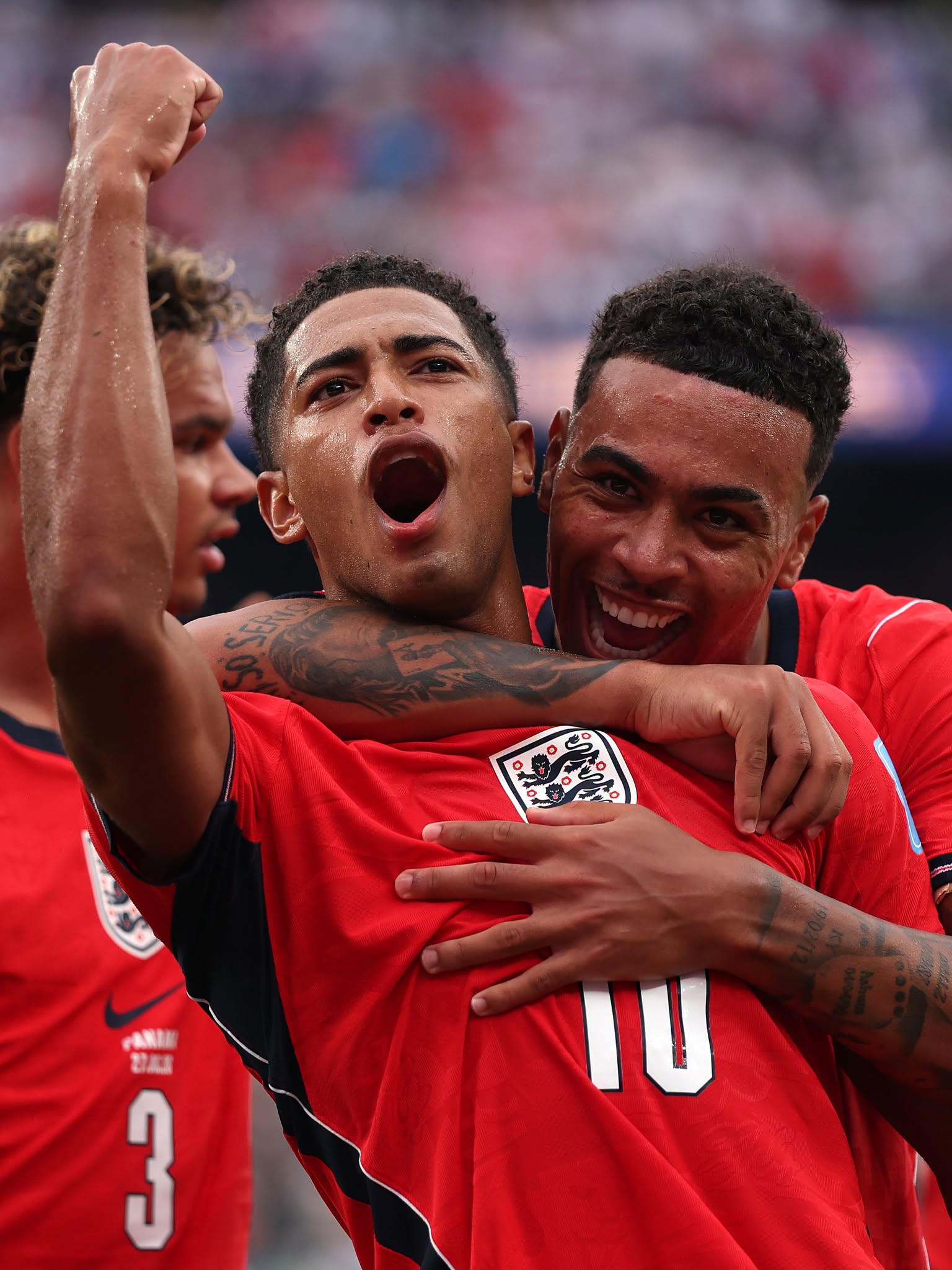 EAST RUTHERFORD, NEW JERSEY - JUNE 27: Jude Bellingham #10 of England celebrates with teammates after scoring the team's first goal during the FIFA World Cup 2026 Group L match between Panama and England at New York New Jersey Stadium on June 27, 2026 in East Rutherford, New Jersey. (Photo by Mattia Ozbot/Getty Images)