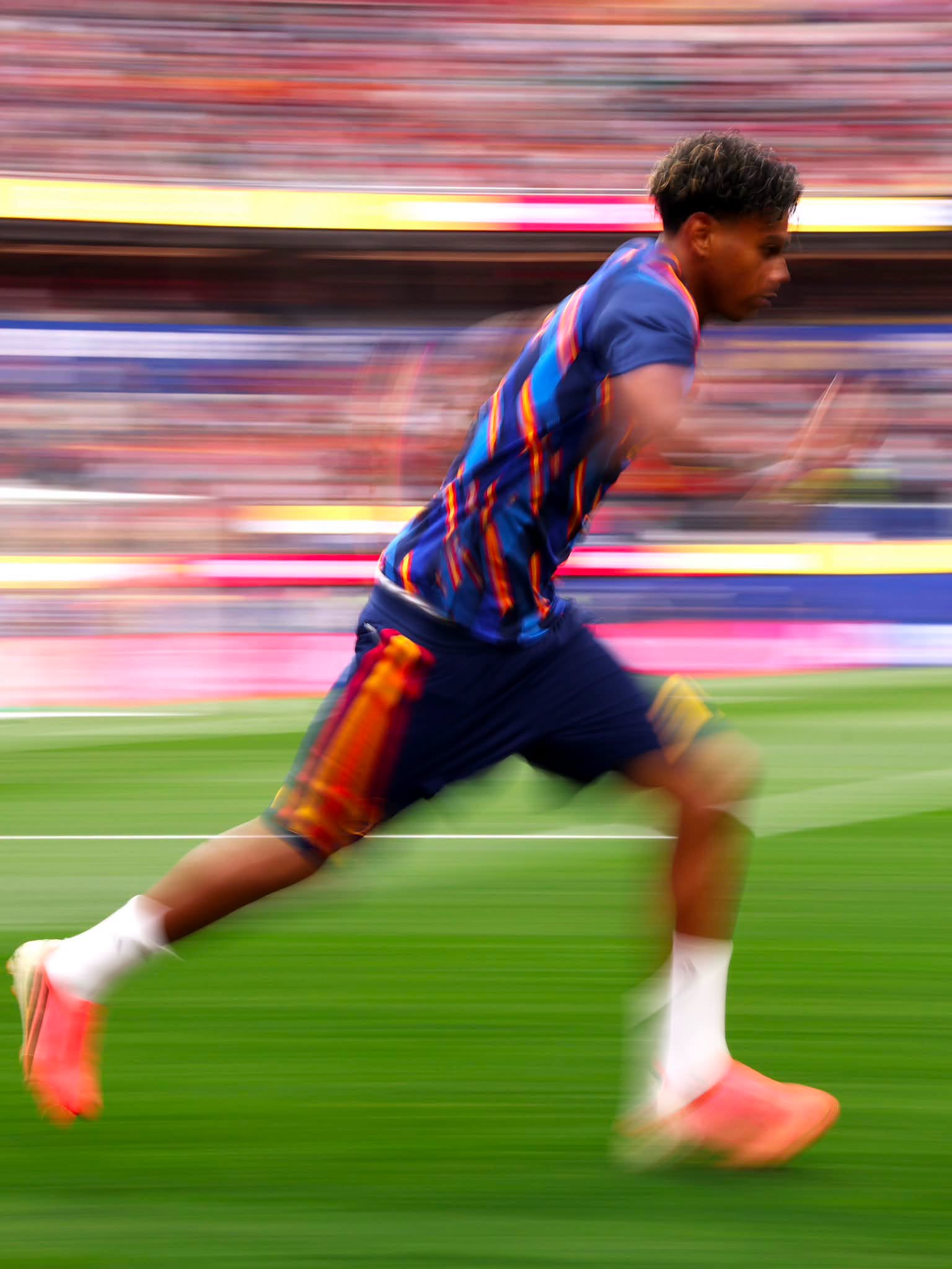 INGLEWOOD, CALIFORNIA - JULY 02: Lamine Yamal #19 of Spain warms up before the FIFA World Cup 2026 Round of 32 match between Spain and Austria at Los Angeles Stadium on July 02, 2026 in Inglewood, California. (Photo by Alex Pantling - FIFA/FIFA via Getty Images)